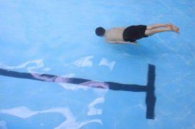 boy_under_water
